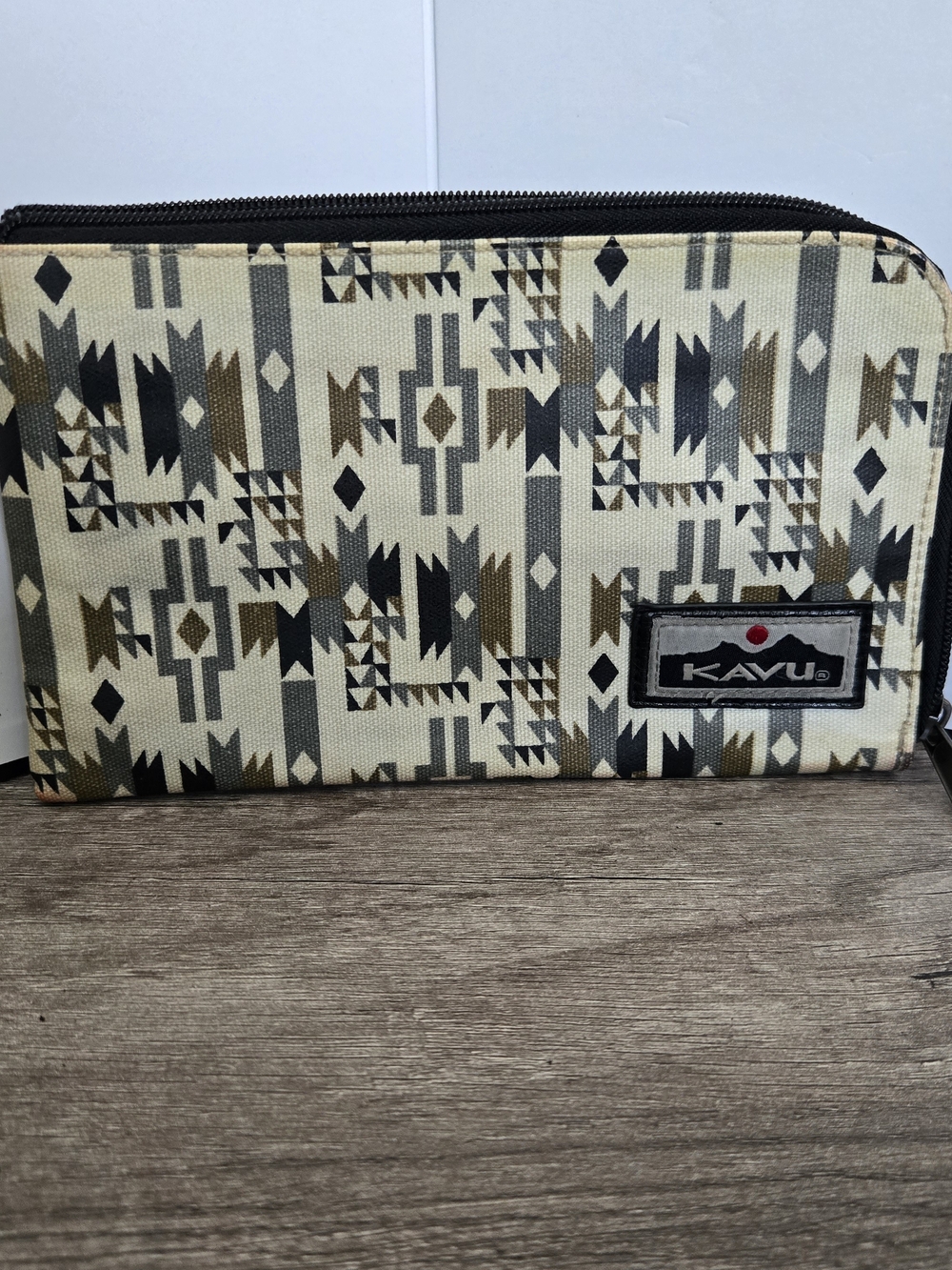 KAVU "Go Time" Crossbody wallet  geometric Southwest Print